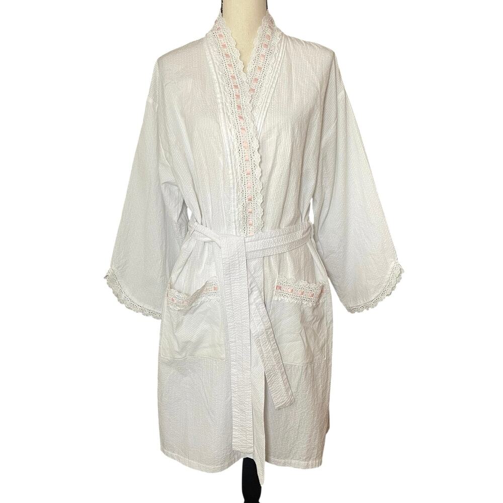 Eileen West White Seersucker Robe L/XL Pink Grosgrain Ribbon Lace Trim Feminine